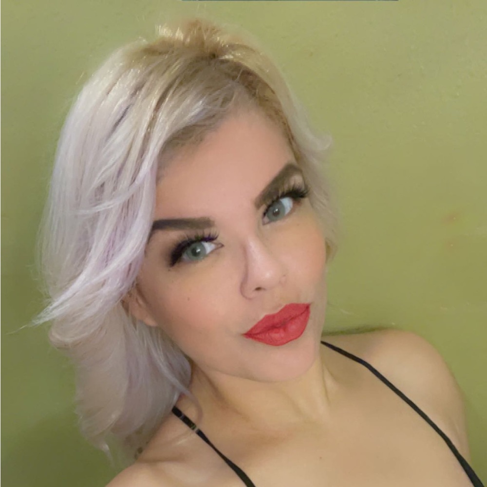 Meet your Posher, Elena